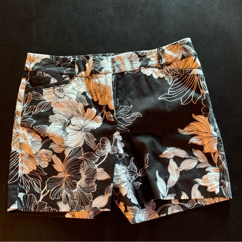 WHBM White House Black Market white and black floral shorts. Like new condition
